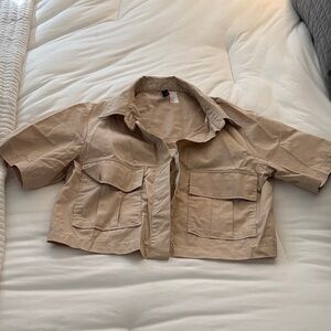 Divided Cropped Short Sleeve Jacket - Beige